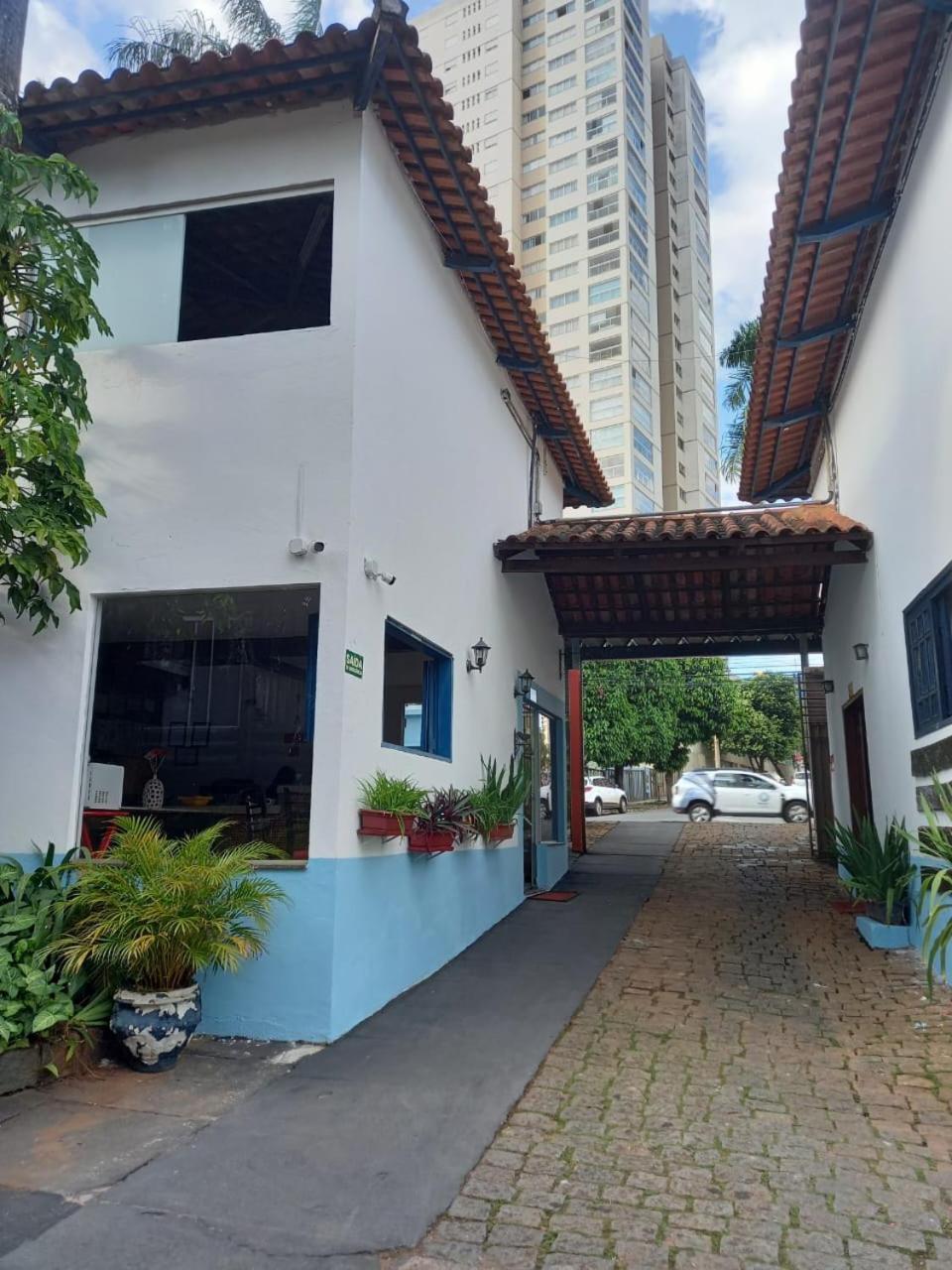 Cr Hotel Bueno - Antigo Hotel Serras De Goyaz Goiânia Exterior foto Entrance of the museum