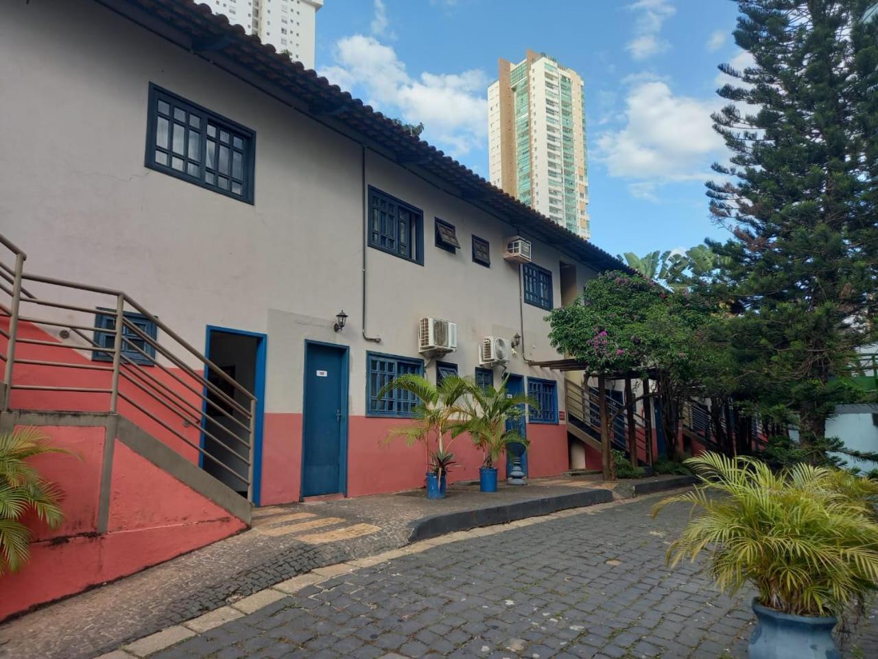 Cr Hotel Bueno - Antigo Hotel Serras De Goyaz Goiânia Exterior foto The school's main building