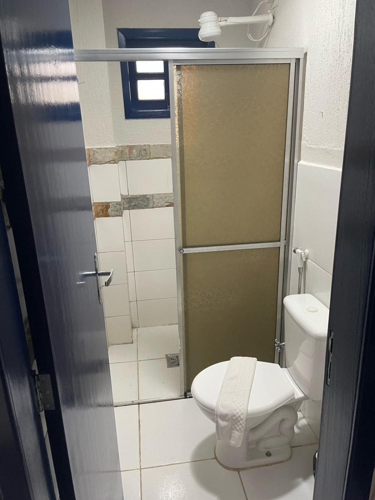 Cr Hotel Bueno - Antigo Hotel Serras De Goyaz Goiânia Exterior foto A toilet in a private home in Israel